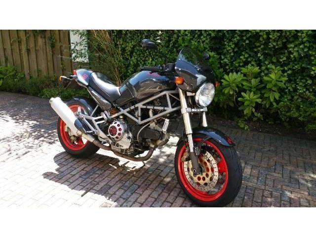 Ducati Monster 900