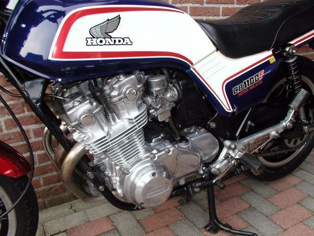 Honda CB 750 Bol Dor in HRC kleuren