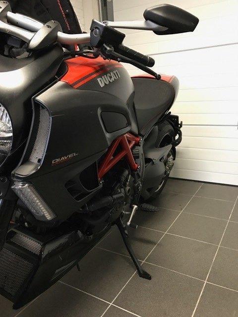 Ducati Diavel Carbon ABS