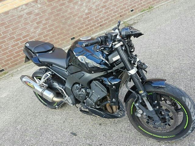 Yamaha FZ 1 naked bike met schade