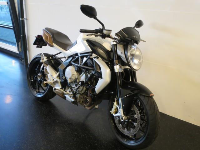 MV Agusta Brutale 675 TRE PISTONI