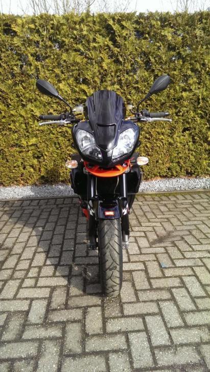 Aprilia RSV 1000 Tuono R sunset red bj 2006 26076km