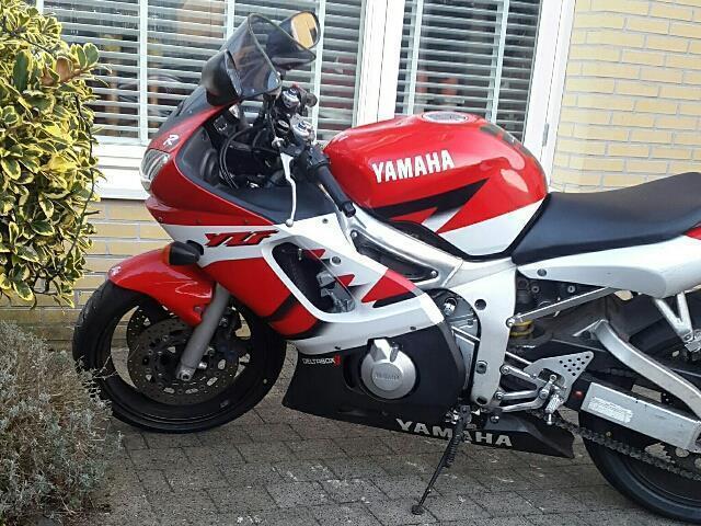 Yamaha YZF - R 6 25kw op kenteken!