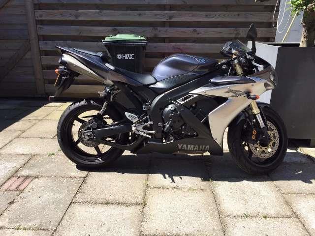 Yamaha YZF - R 1