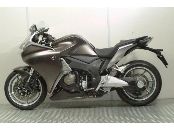 HONDA VFR 1200 F C-ABS, 1e einaar !