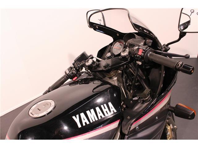 Yamaha FZ 750