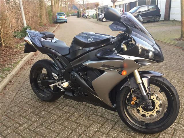 Yamaha YZF - R 1