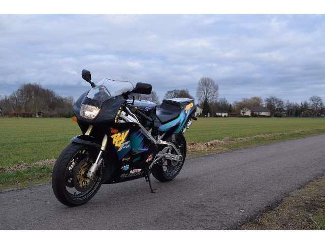 Suzuki RGV 250