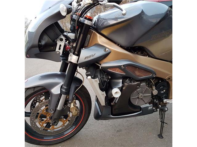 Aprilia RSV 1000 Tuono R