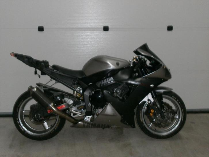 YAMAHA R1 bj 03 30000km zonder kontkap