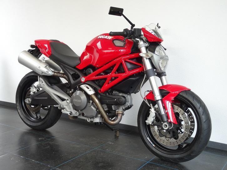 Ducati Monster 696 + M696 (bj 2008)