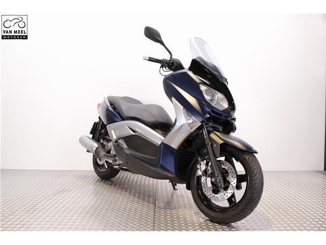 Yamaha X-Max 250