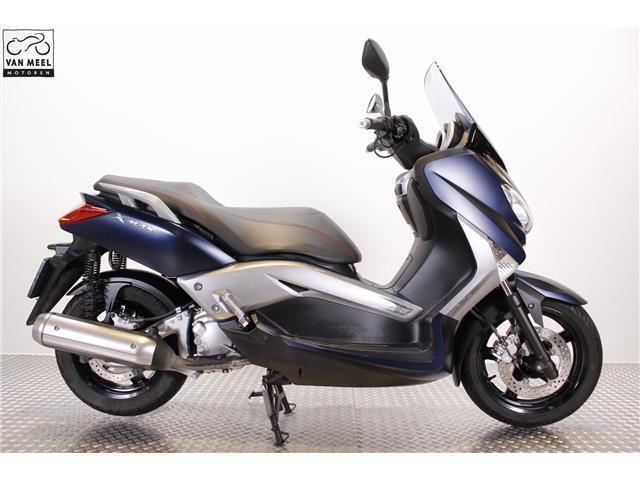 Yamaha X-Max 250