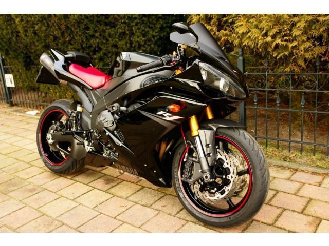 Yamaha YZF - R 1 BLACK EDITION 180PK