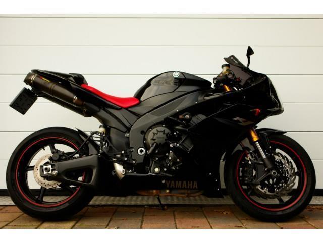 Yamaha YZF - R 1 BLACK EDITION 180PK