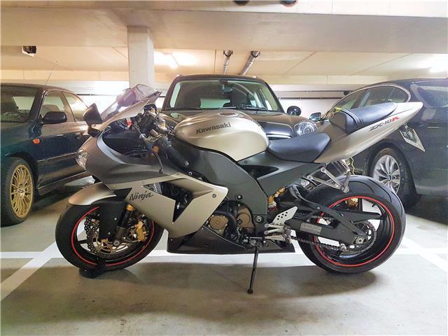 Kawasaki Ninja ZX - 10 R