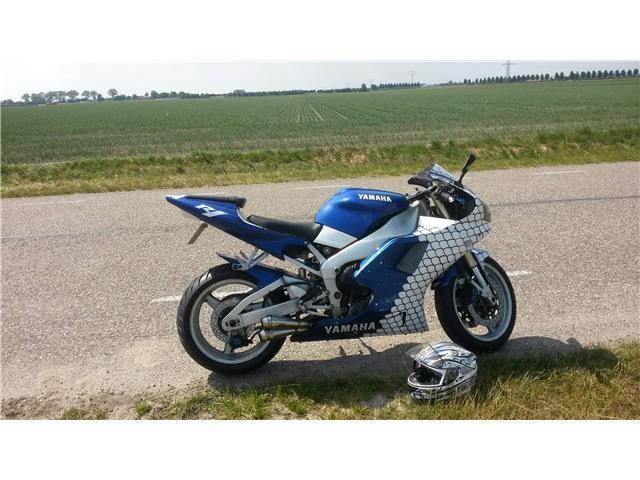 Yamaha YZF - R 1