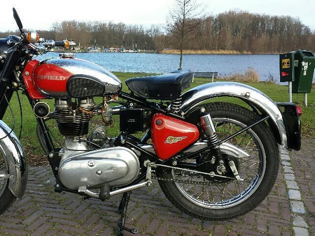 Royal Enfield Bullet 350 De Luxe