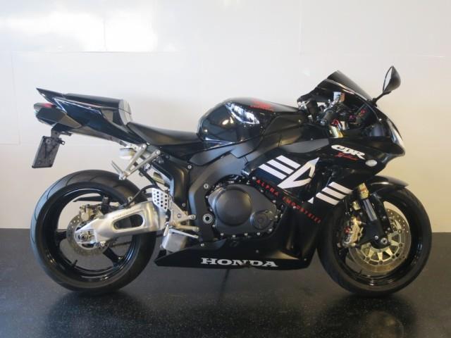 Honda CBR 1000 RR FIREBLADE CBR1000RR