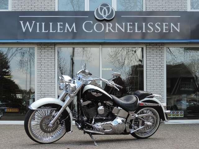 Harley-Davidson Softail Deluxe 88 FLSTNI Custom