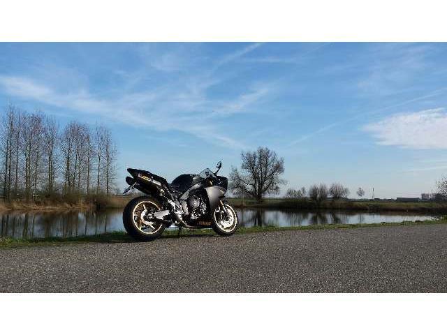 Yamaha YZF - R 1