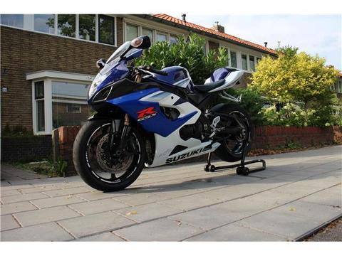 Suzuki GSX-R 1000 met Yoshimura, xenon etc. z.g.o.h