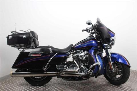 Harley-Davidson FLHTCUSE CVO Ultra Classic (bj 2004)