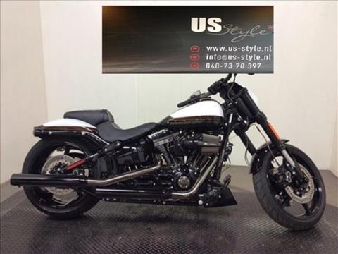 Harley-Davidson “CVO Pro Street” BREAKOUT