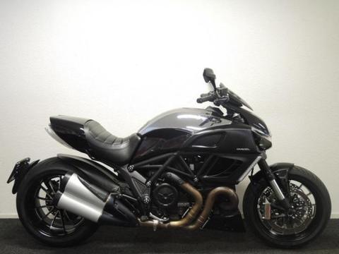 Hele mooie Ducati DIAVEL ABS (bj 2013)