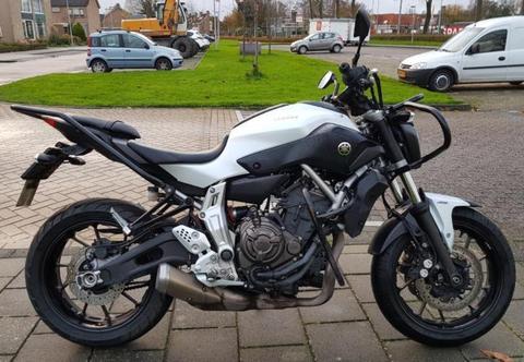 2x Yamaha MT-07 wit