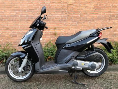 Aprilia Sport City 250 motor scooter