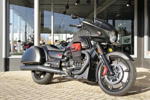 Moto Guzzi MGX-21 FLYING FORTRESS (bj 2017)