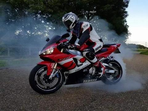 Yamaha YZF - R 1 Rood