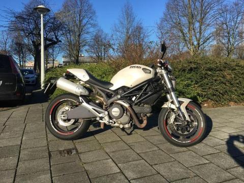 Ducati Monster 696