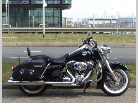 HARLEY DAVIDSON FLHRC ROAD KING CLASSIC (bj 2010)