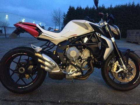 Mv Agusta brutale 800 trepistoni uitvoering 2014