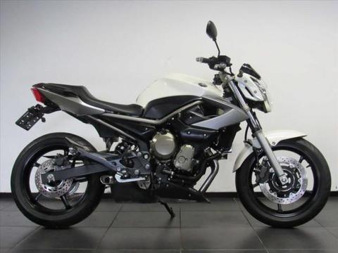 Yamaha XJ 6 -n