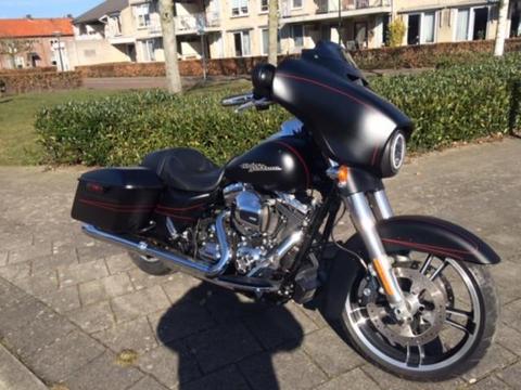 Harley-Davidson Street Glide SPECIAL FLHXS