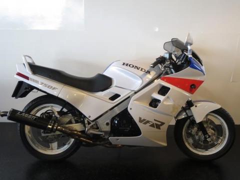 Honda VFR 750 F VFR750 VFR750F