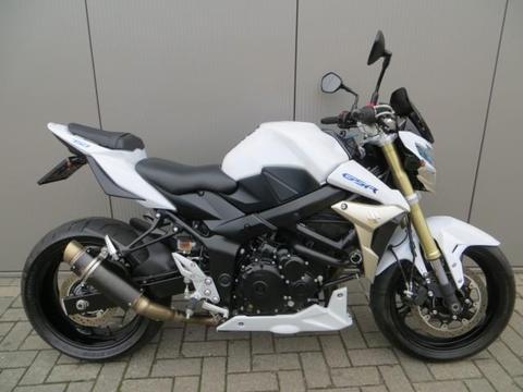 Suzuki GSR 750 A