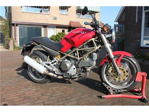 Ducati Monster 900