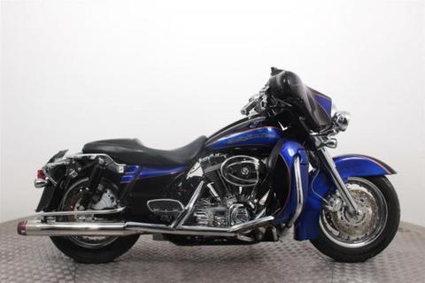 Harley-Davidson FLHTCUSE CVO Ultra Classic (bj 2004)