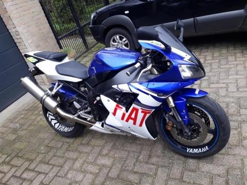 Yamaha R 1