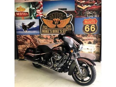 Harley-Davidson Street Glide FLHX 2013 mat zwart