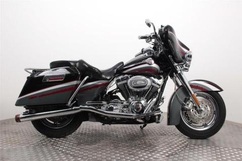 Harley-Davidson FLHTCUSE CVO Ultra Classic (bj 2006)