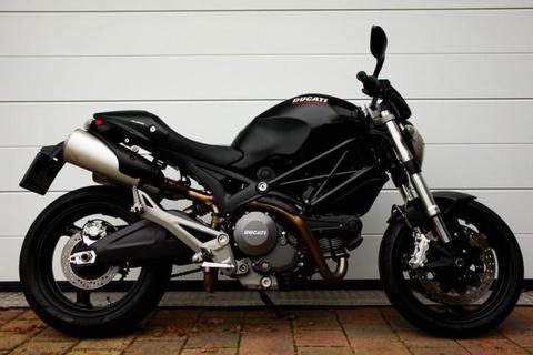 Ducati MONSTER 696 PLUS ABS BLACK EDITION (bj 2012)