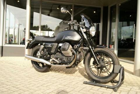 Moto Guzzi V7 STONE (bj 2013)