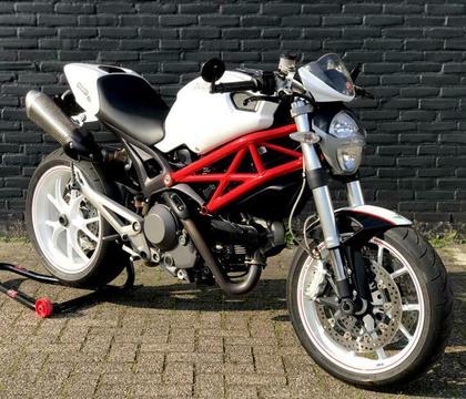 Ducati Monster 1100 met Termignoni Art Kit Uniek! (696 796)