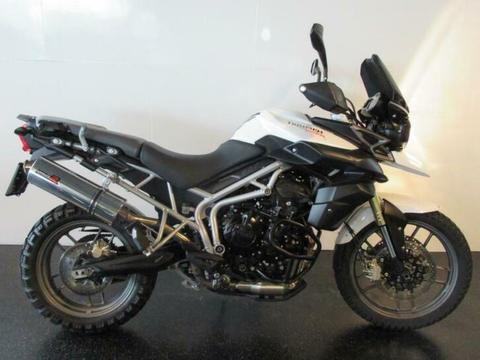 Triumph TIGER 800 TIGER800 MET XC SNAVEL (bj 2011)